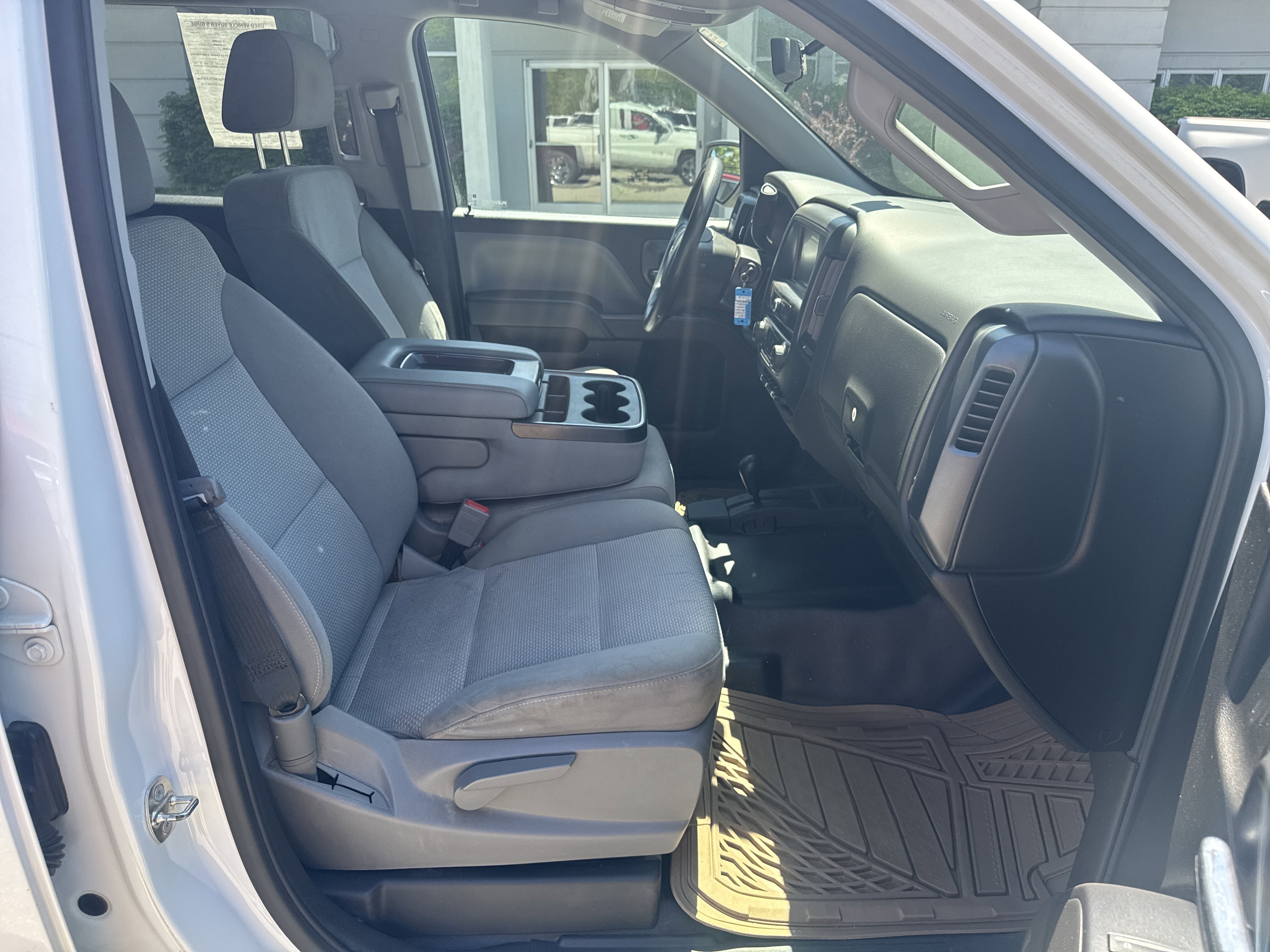Used 2018 Summit White Chevrolet Custom image 4