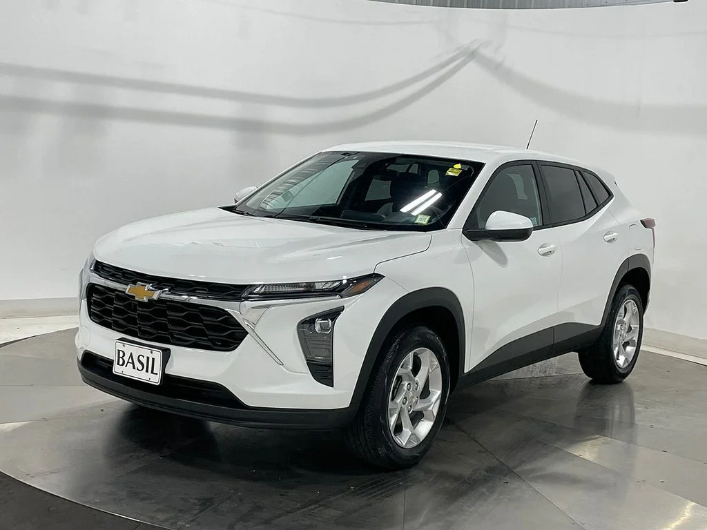 Used 2024 White Chevrolet LS image 8