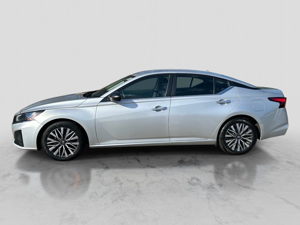 Used 2024 Silver Nissan 2.5 SV image 2
