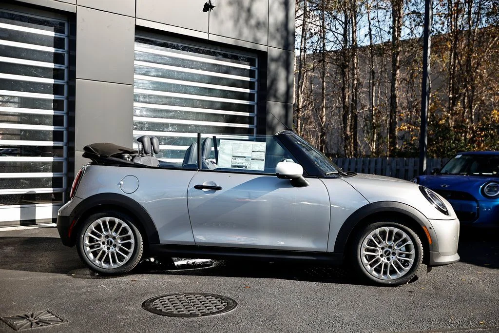New 2026 Silver MINI Iconic image 4