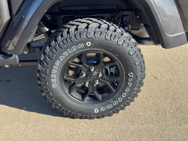 New 2026 Granite Crystal Metallic Clear-Coat Exterior Paint Jeep Willys image 38