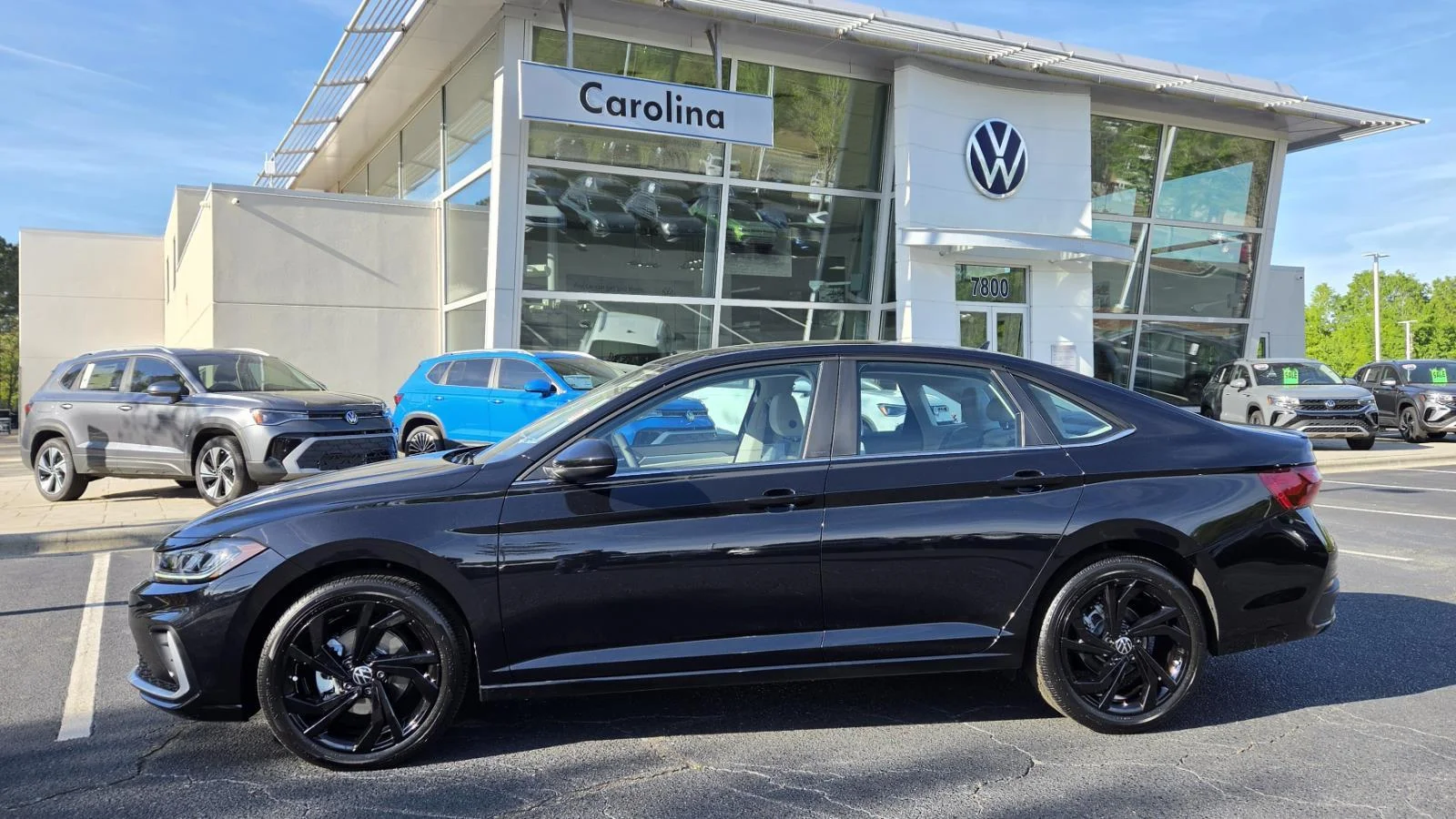 New 2026 Deep Black Pearl Volkswagen SE image 2