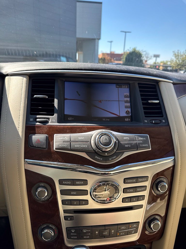 Used 2018 White INFINITI Base image 9