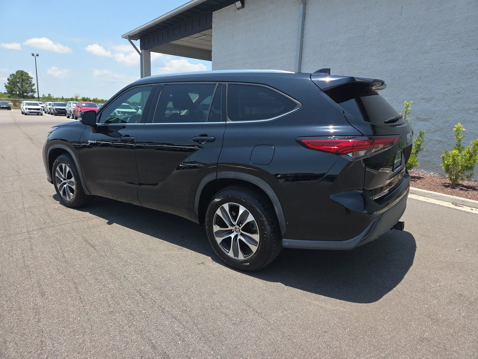 Used 2020 Midnight Black Metallic Toyota XLE image 3