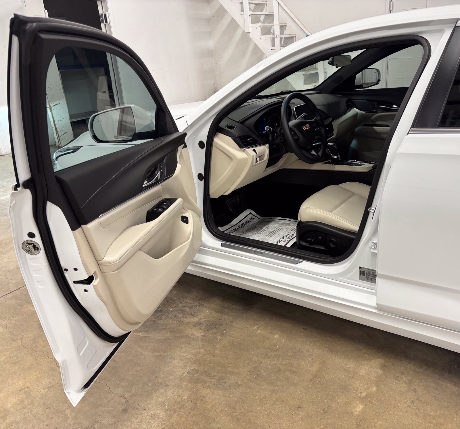 Used 2024 White Cadillac Luxury image 21