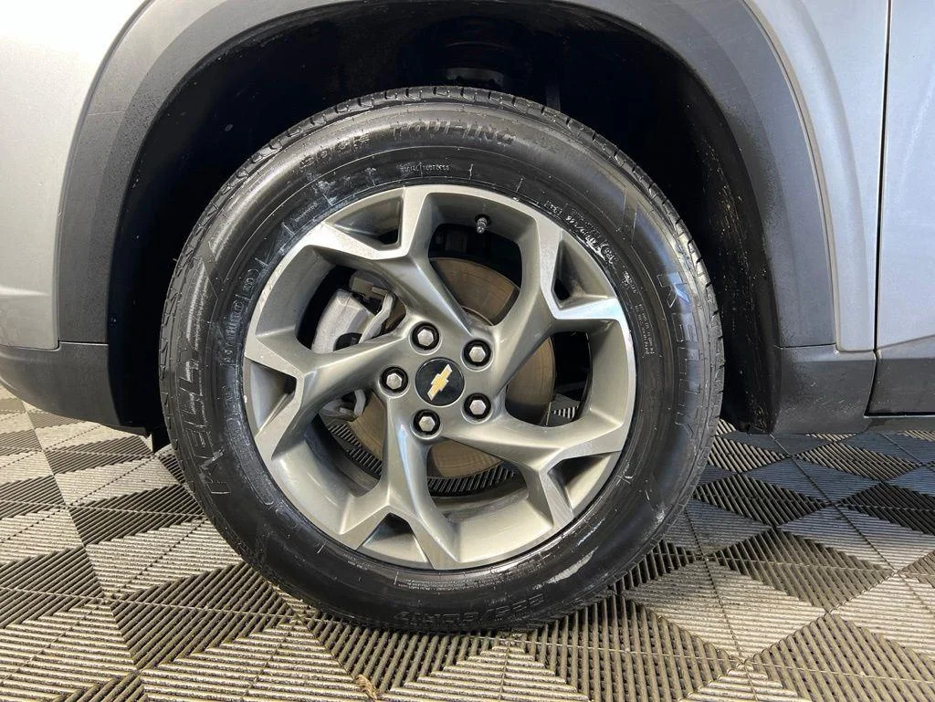 Used 2024 Sterling Gray Metallic Chevrolet LT image 30