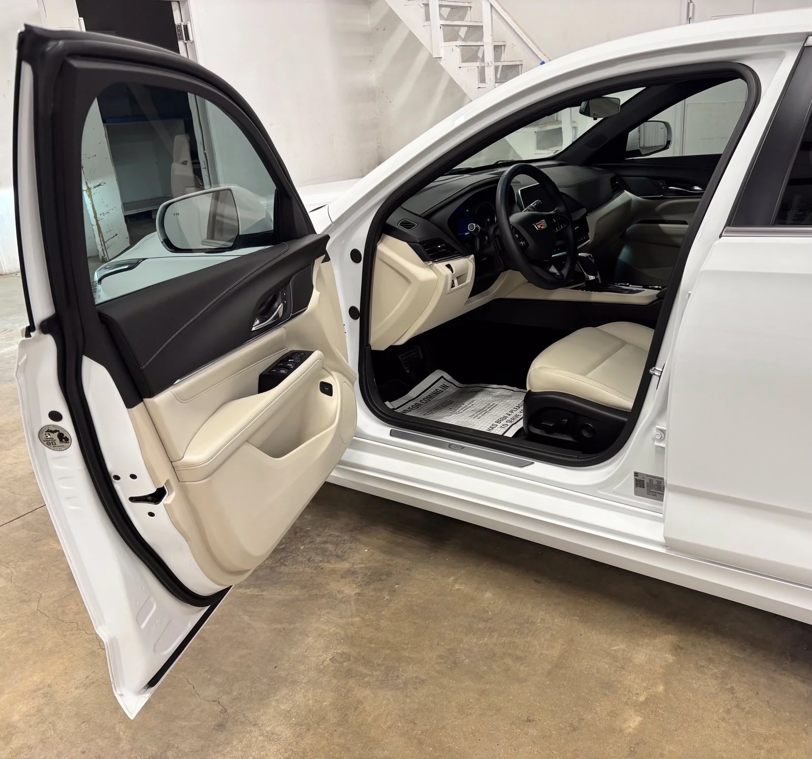 Used 2024 White Cadillac Luxury image 21