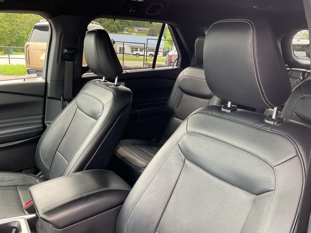 Used 2020 Iconic Silver Metallic Ford Limited image 23