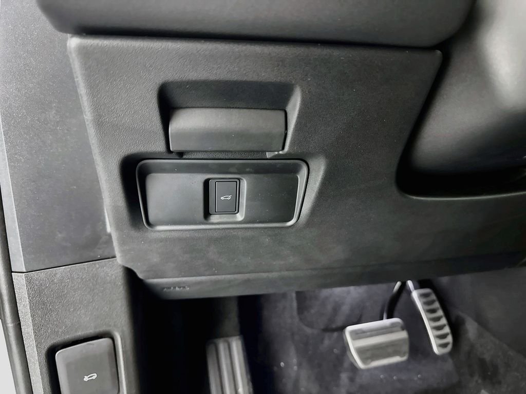 New 2026 Fuji White Land Rover Hoxton Edition image 10