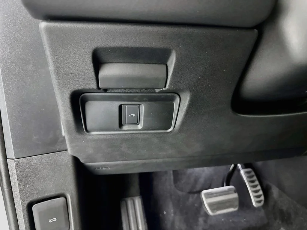 New 2026 Fuji White Land Rover Hoxton Edition image 10