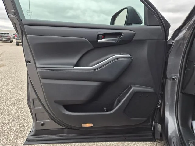Used 2022 Gray Toyota XLE image 13