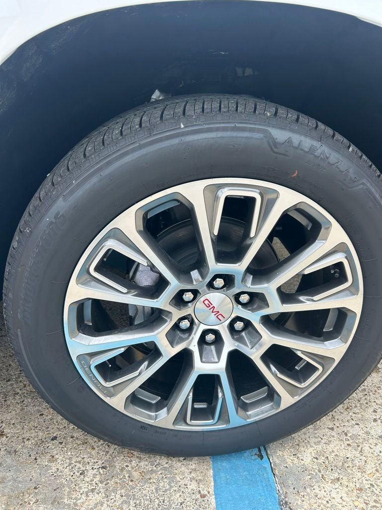 2026 GMC Yukon Denali - Photo 9