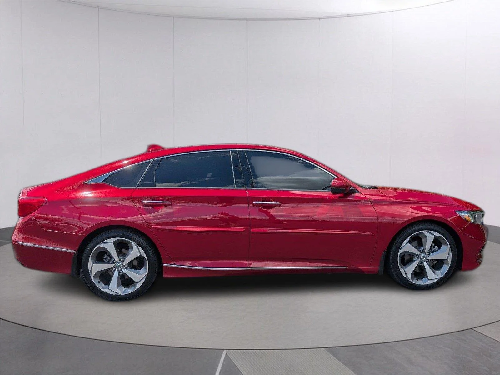 Used 2018 Radiant Red Metallic Honda Touring 1.5T image 8