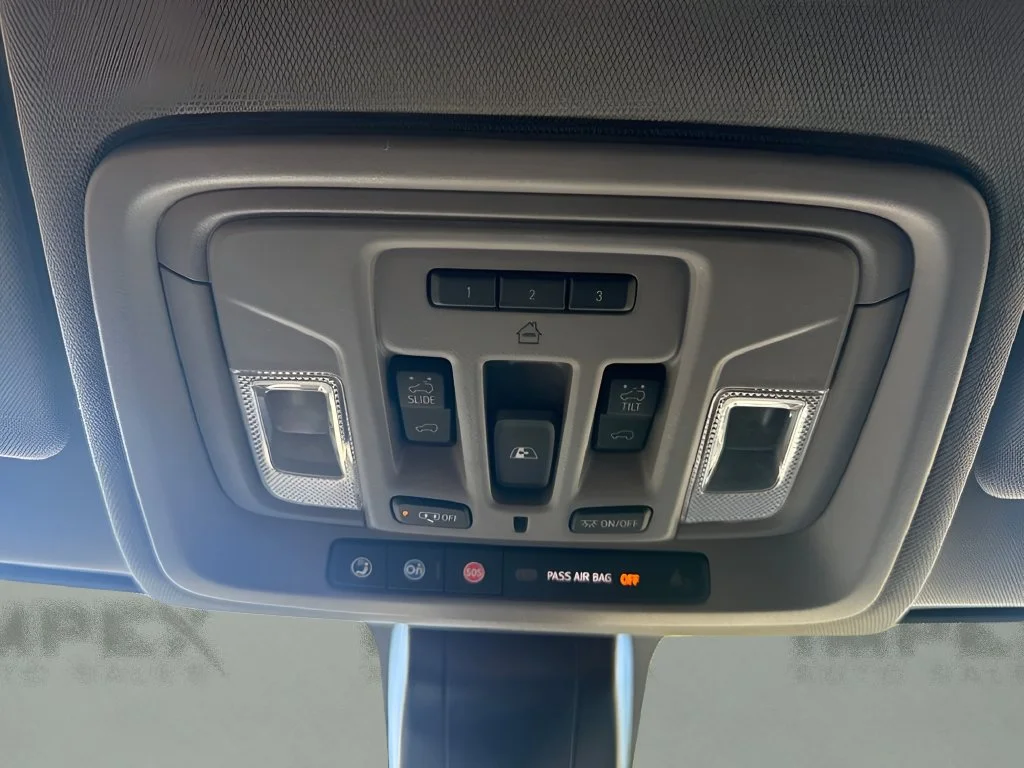 Used 2022 SUMMIT WHITE Chevrolet LTZ image 27