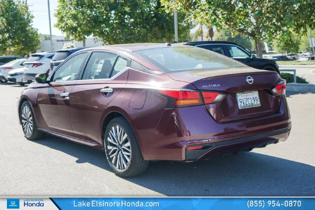 Used 2025 Garnet Pearl Nissan 2.5 SV image 11