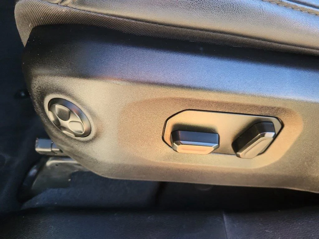 Used 2024 Black Clearcoat Jeep High Altitude image 8