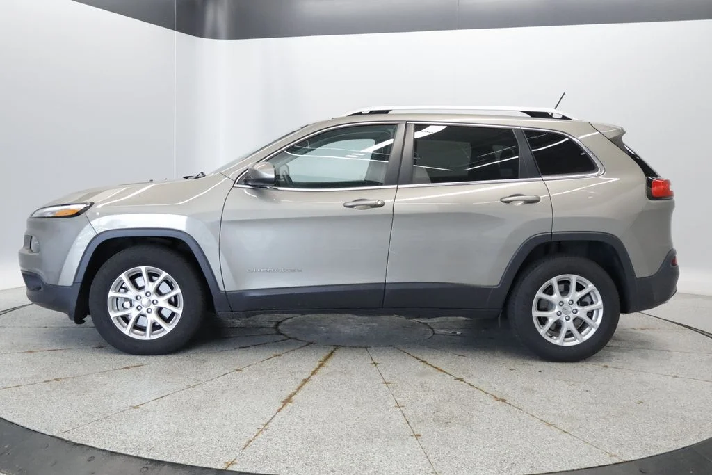 Used 2016 Jeep Cherokee Latitude with VIN 1C4PJLCS7GW371366 for sale in Coon Rapids, Minnesota