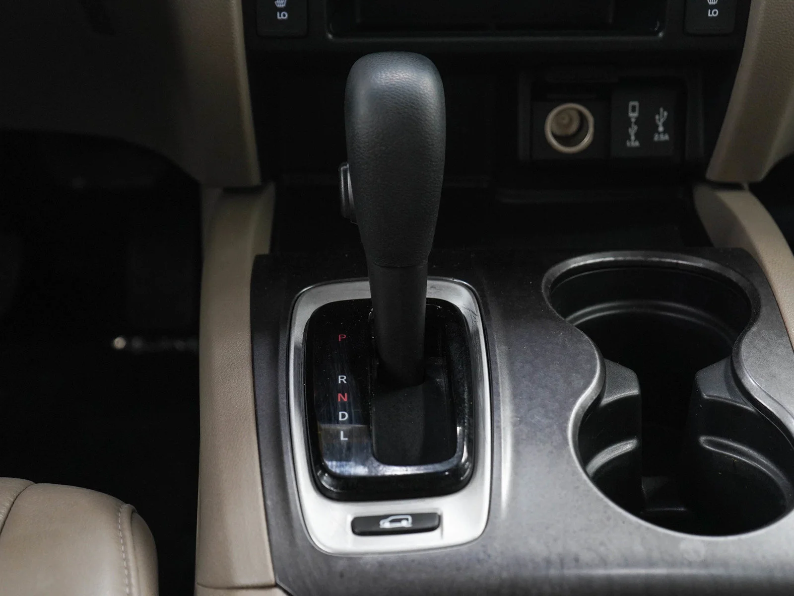 Used 2018 White Diamond Pearl Honda exl image 20