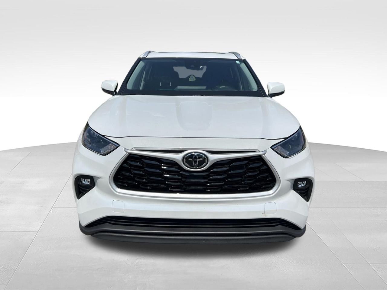 Used 2026  Toyota XLE image 2