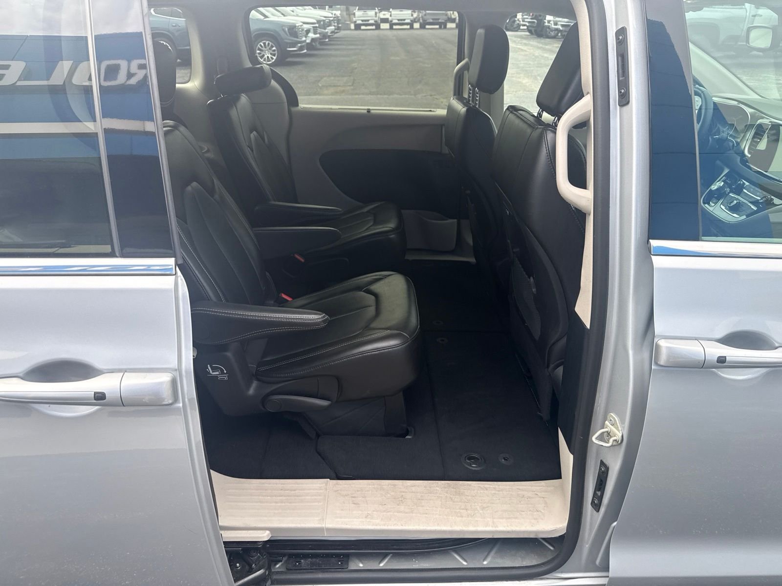 Used 2024 Silver Chrysler Touring L image 18