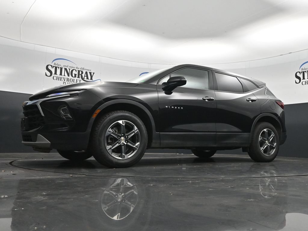 Used 2025 Black Chevrolet 2LT image 28
