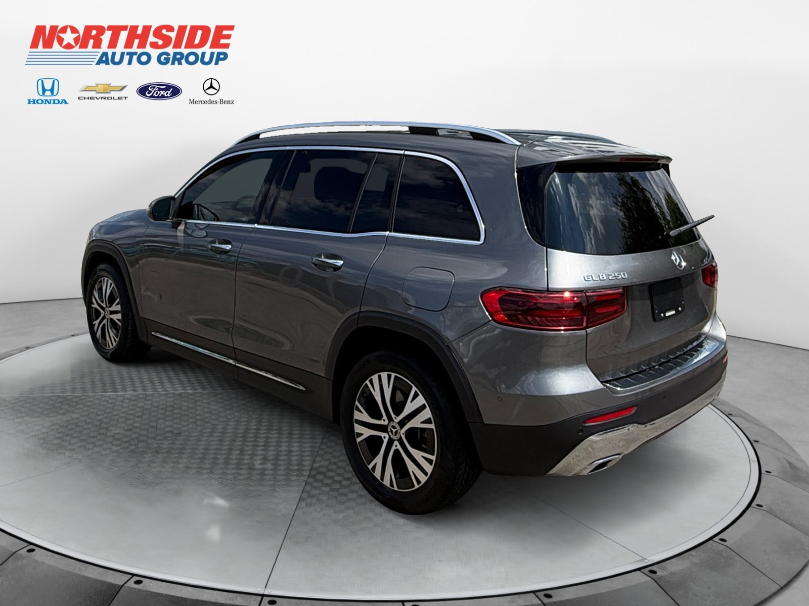 Used 2026 Gray Mercedes-Benz GLB 250 image 5