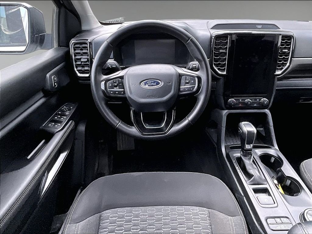 Used 2025 Oxford White Ford XLT image 17