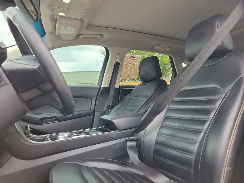 Used 2020 Magnetic Metallic Ford SEL image 18