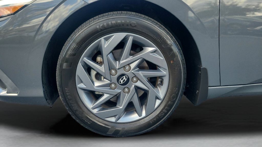 Used 2024 Gray Hyundai SEL image 25