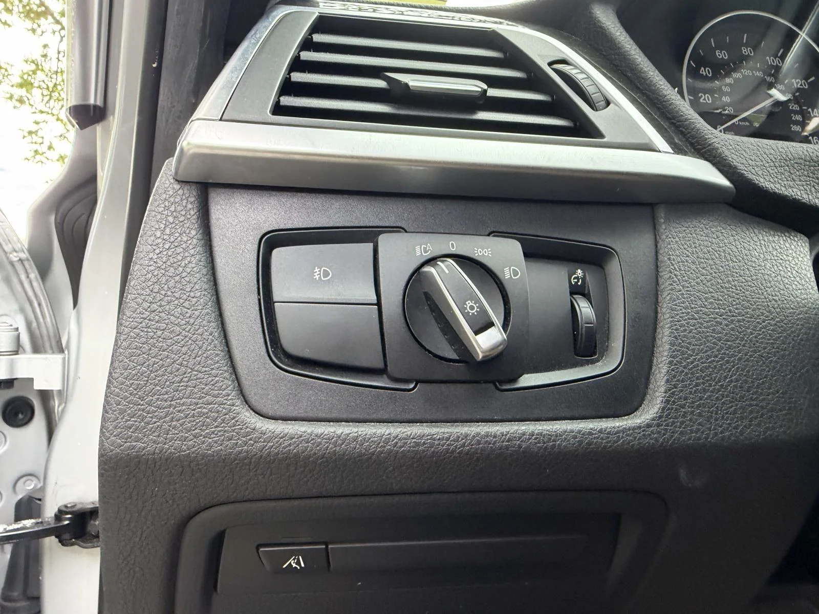 Used 2018 Silver BMW 330i xDrive image 19