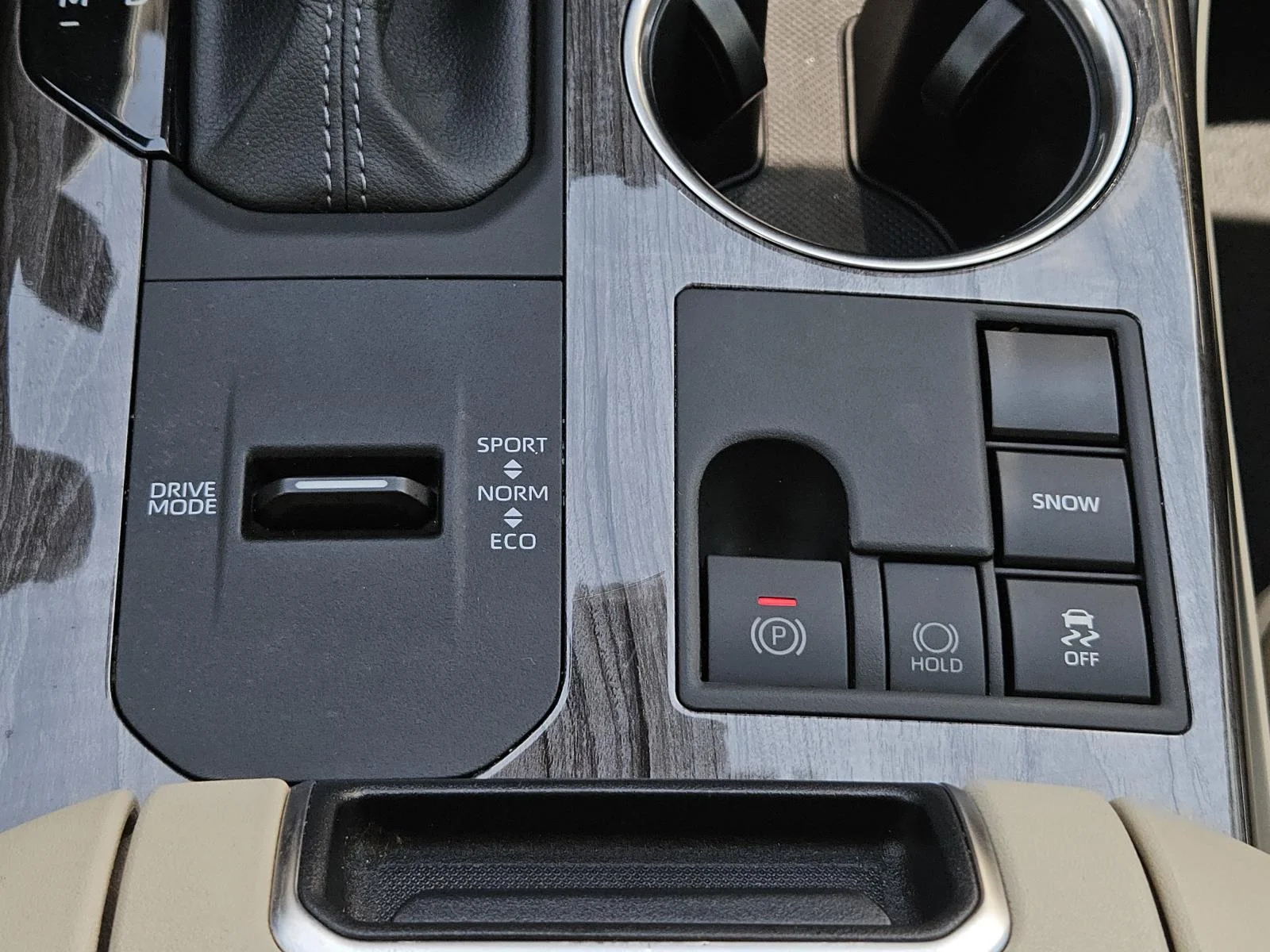 Used 2024 Black Toyota Platinum FWD (Natl) image 16