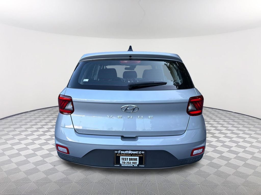 Used 2021 Silver Hyundai SE image 6