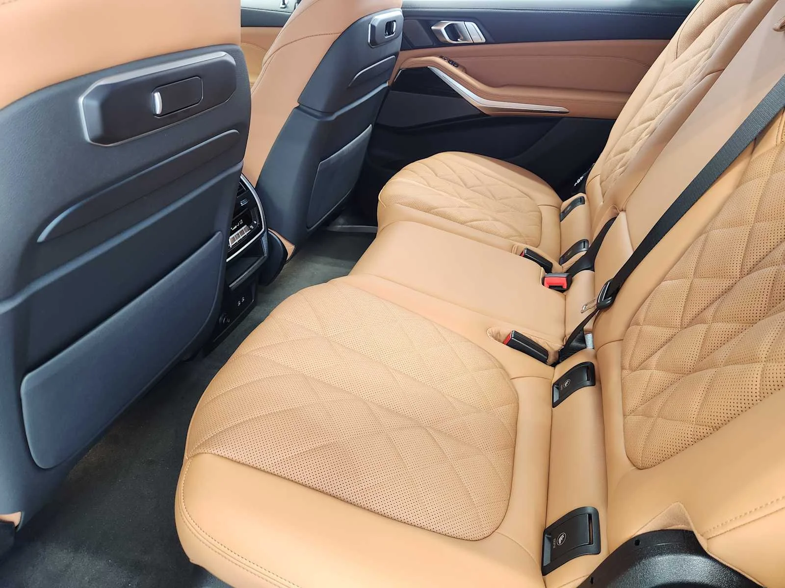 New 2027 Black Sapphire Metallic BMW xDrive40i image 7