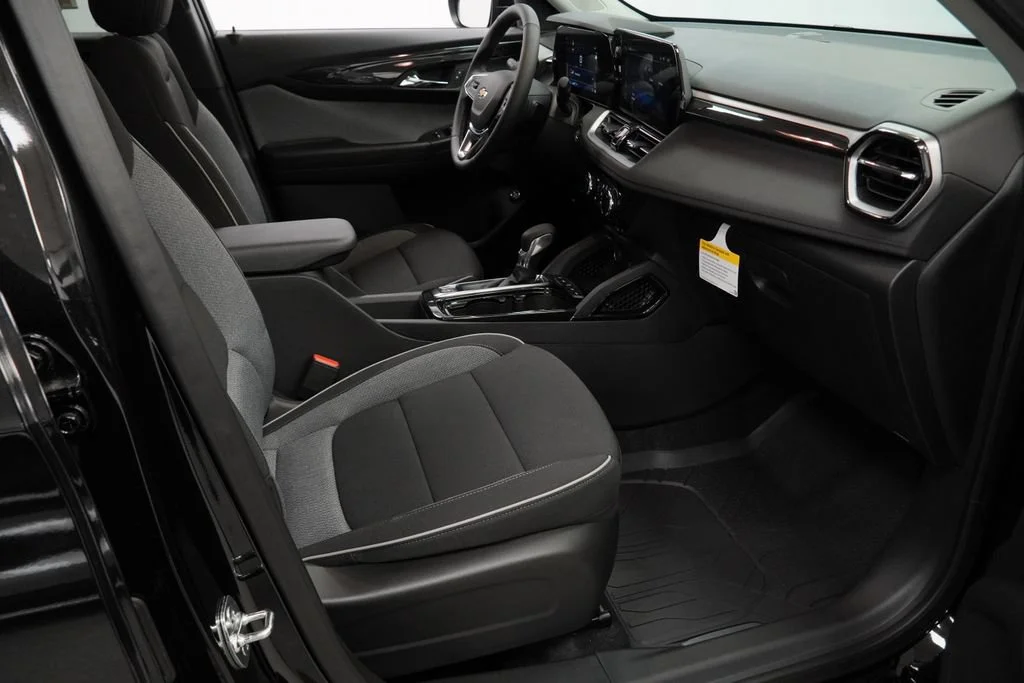 New 2026 Mosaic Black Metallic Chevrolet LT image 29