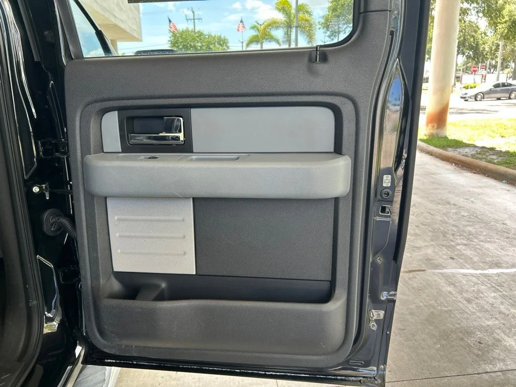 Used 2013 Black Ford XLT image 32