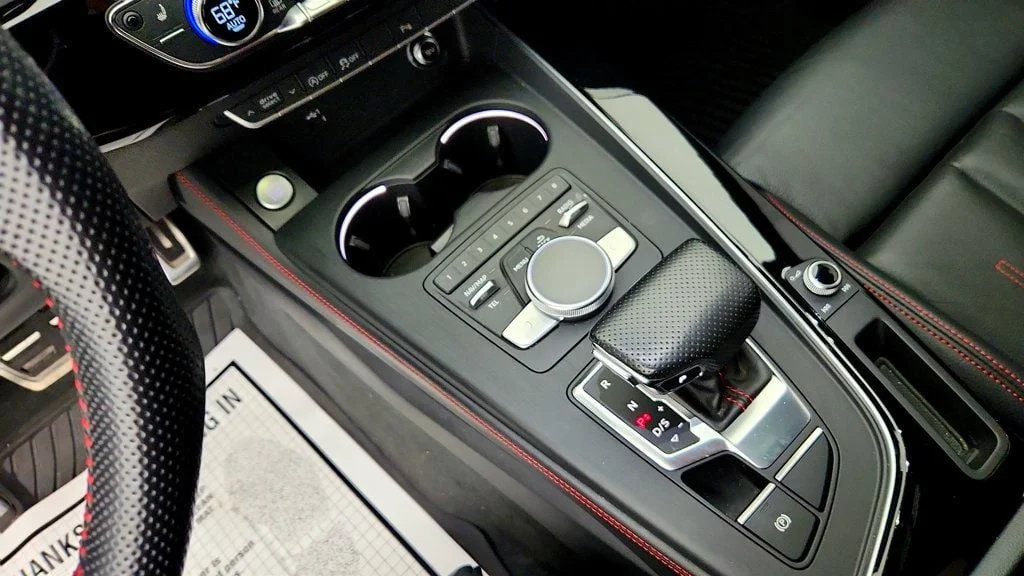Used 2019 Daytona Gray Pearl Effect Audi Premium Plus 45 TFSI quattro w/ Black Optic Plus Pkg & B&O Sound image 17