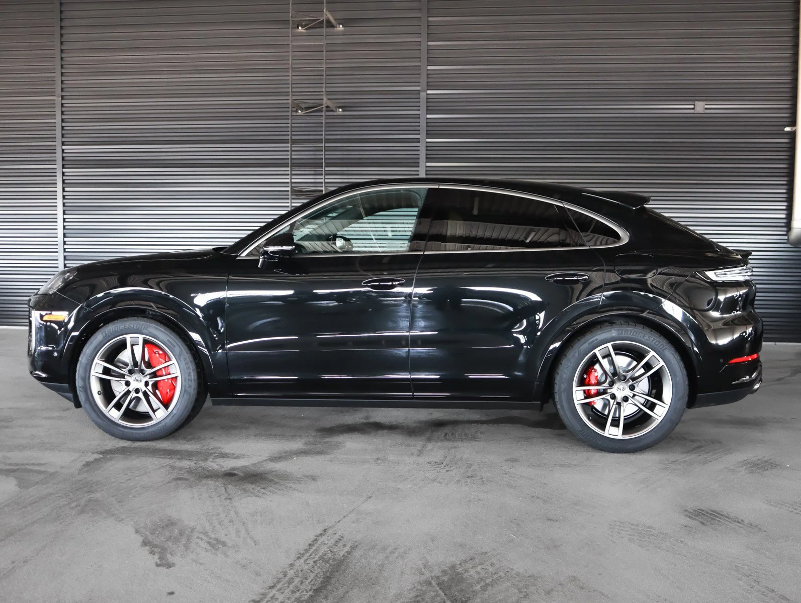 New 2026 Chromite Black Metallic Porsche Turbo E-Hybrid Coupe image 2