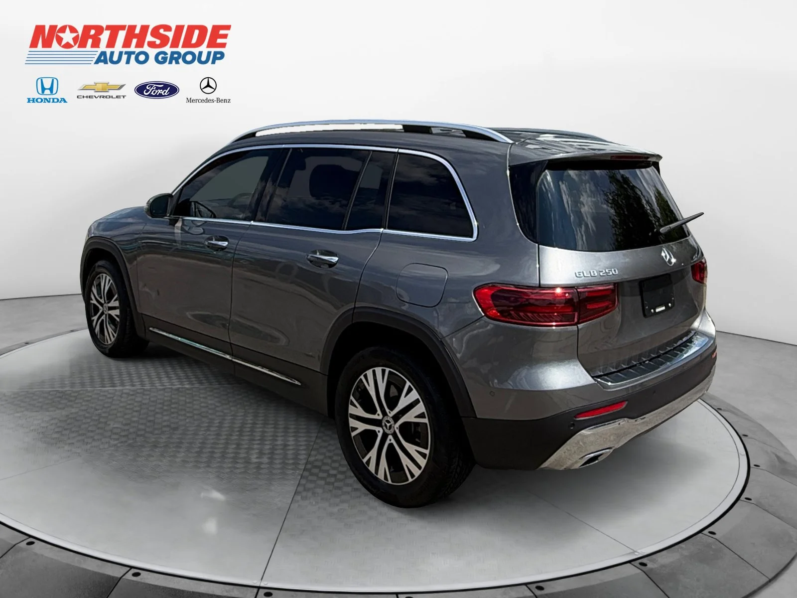 Used 2026 Gray Mercedes-Benz GLB 250 image 5