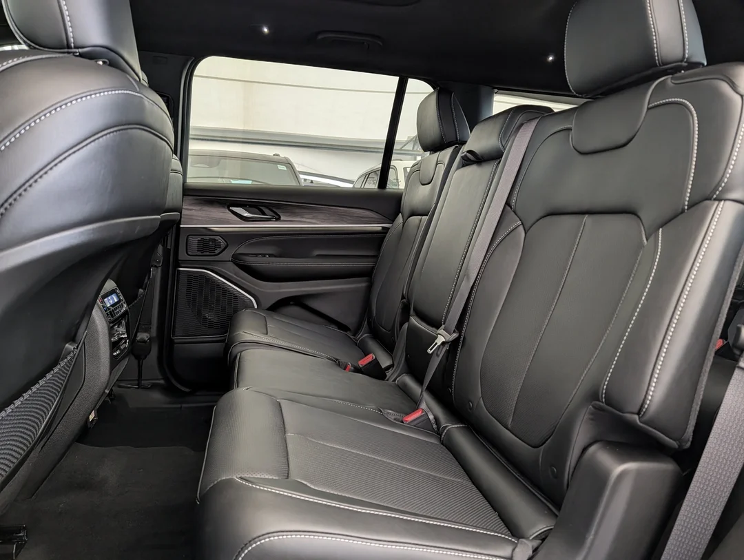 New 2026 White Jeep Limited Reserve - - 4x4 - Nappa Leather Seats - Dual-Pane Sunroof - Navigation & More! image 29