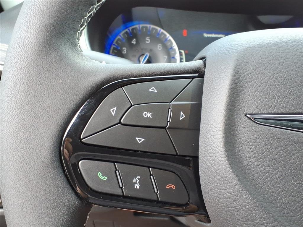 New 2026 Diamond Black Crystal Pearl-Coat Exterior Paint Chrysler Limited image 14