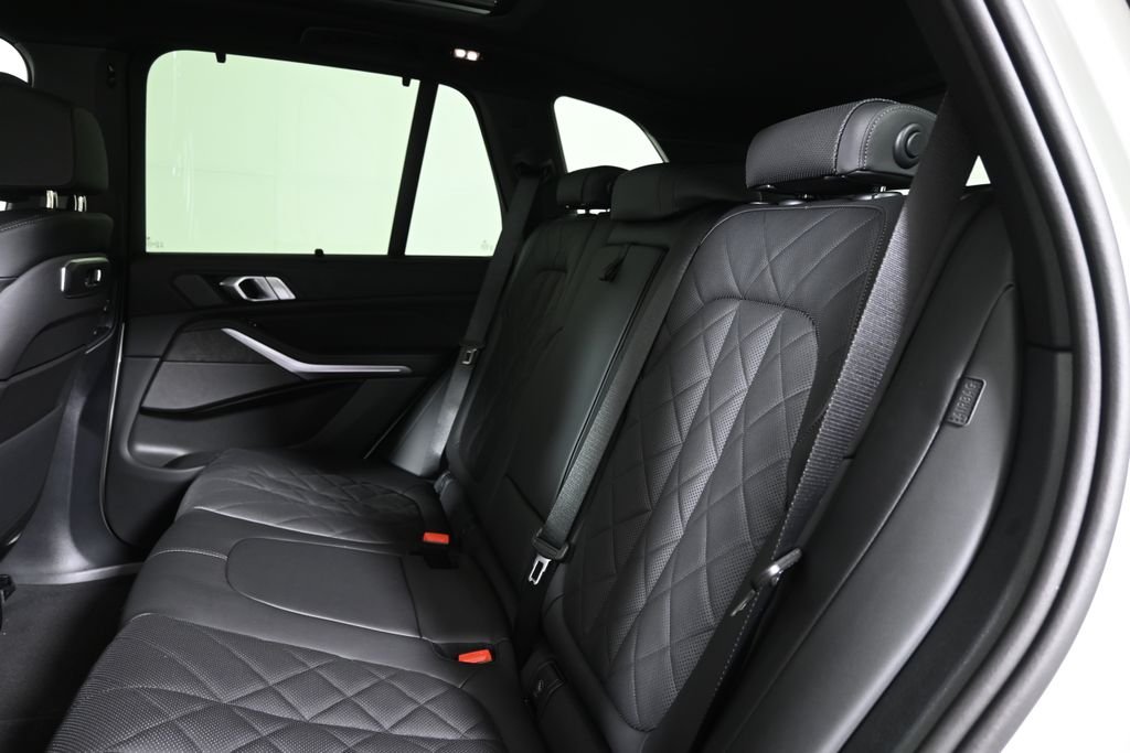 New 2026 Alpine White BMW xDrive40i image 4