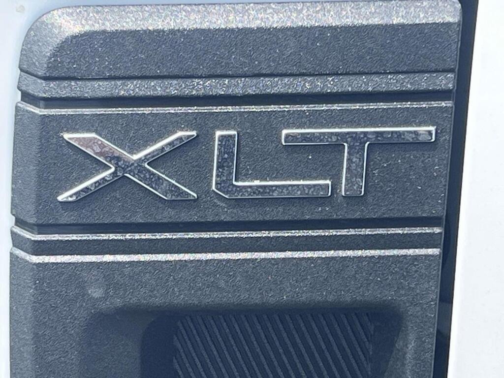 New 2026 Oxford White Ford XLT image 15