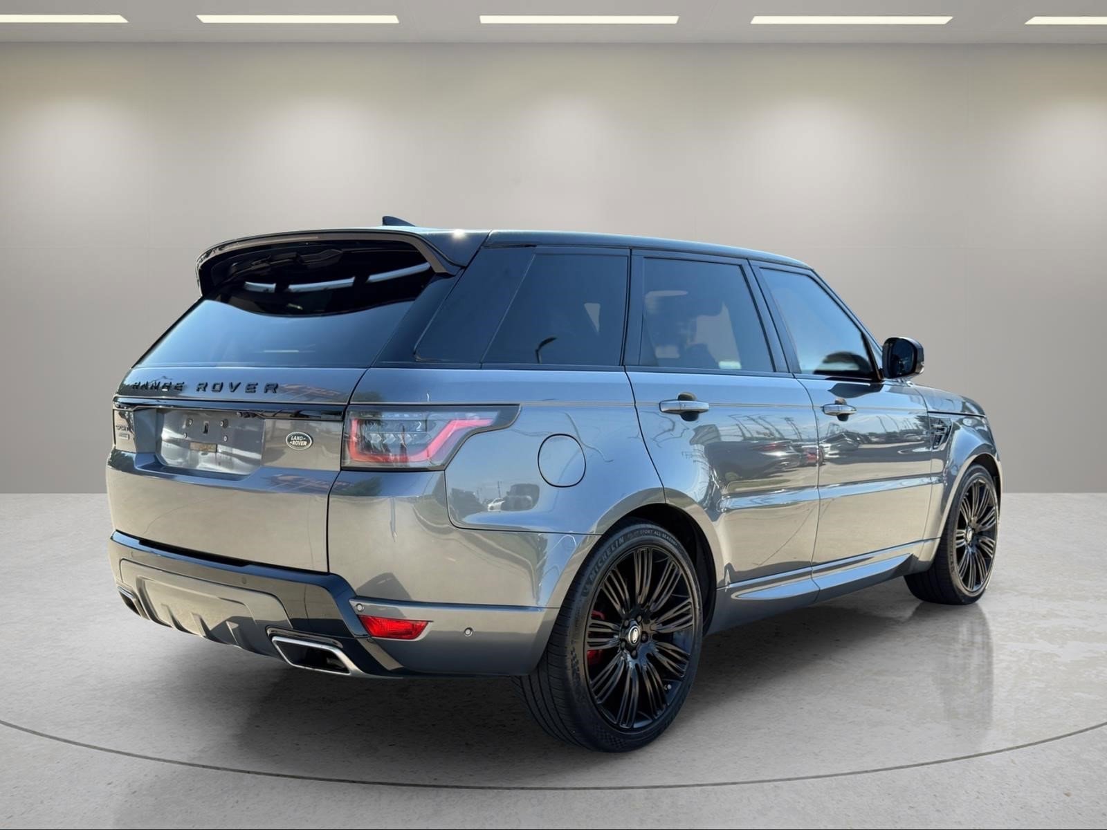 Used 2019  Land Rover Dynamic image 5