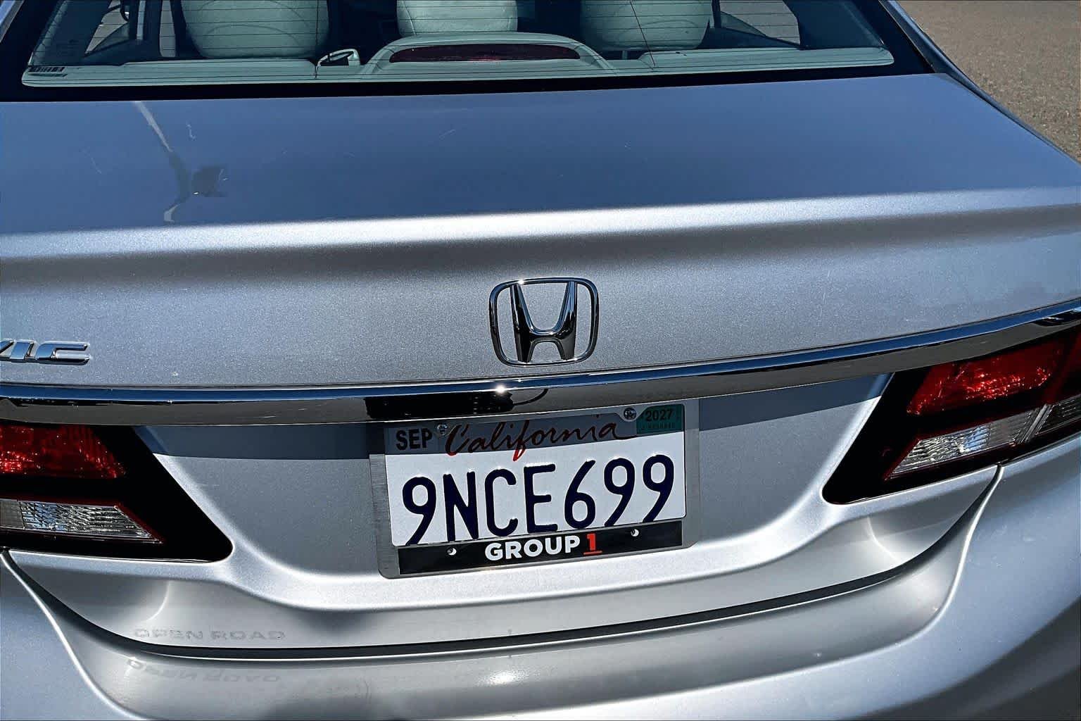 Used 2013 Alabaster Silver Metallic Honda LX image 30