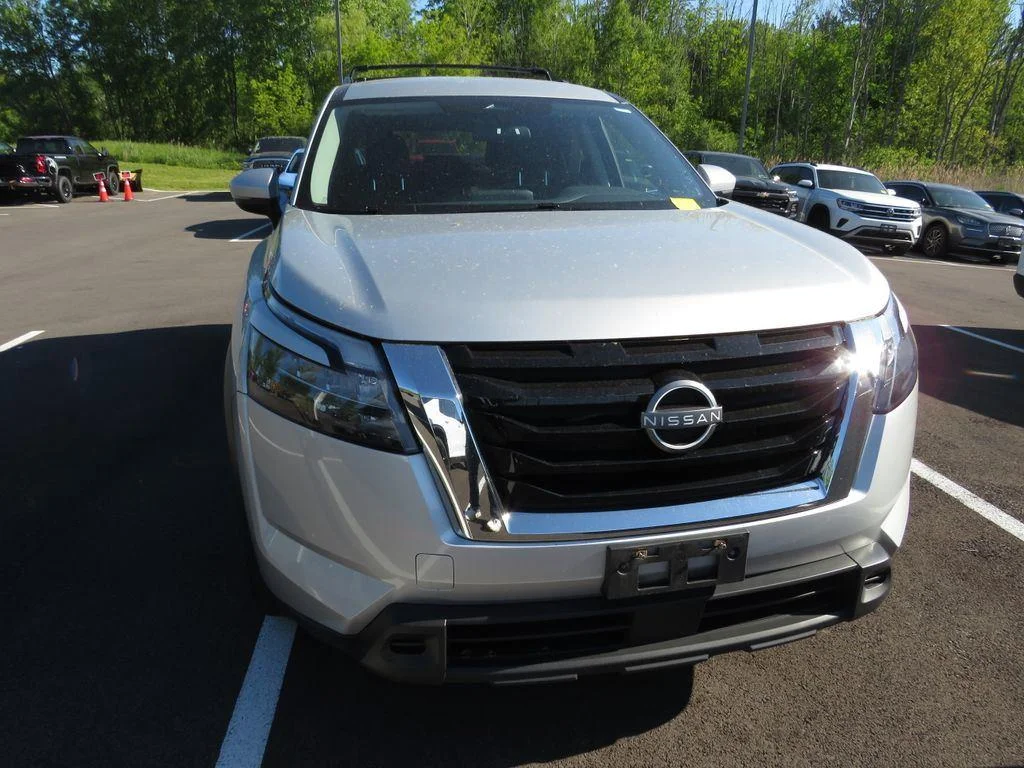 Used 2023 Brilliant Silver Metallic Nissan SV image 5