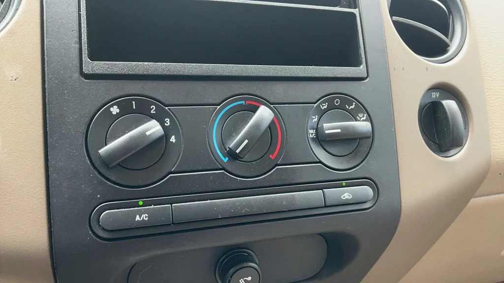 Used 2004 Beige Ford XL image 11