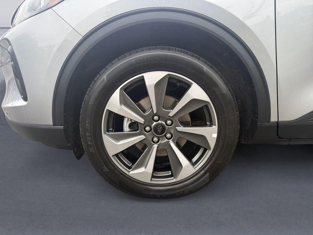 Used 2024 Silver Ford Platinum image 10
