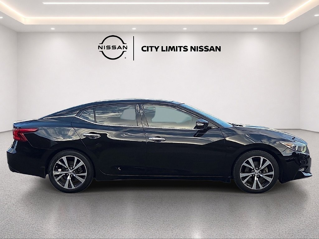 Used 2018 Black Nissan Platinum image 6
