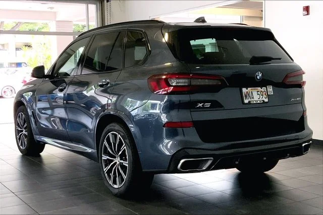 Used 2022 Arctic Grey Metallic BMW xDrive40i image 11