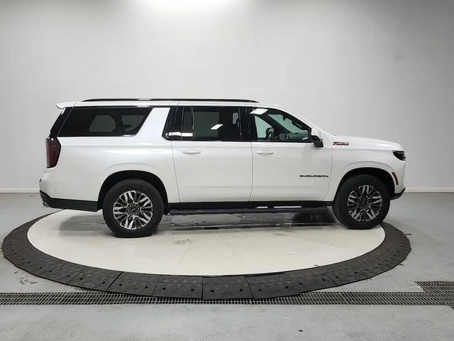 Used 2025 White Chevrolet Z71 image 9